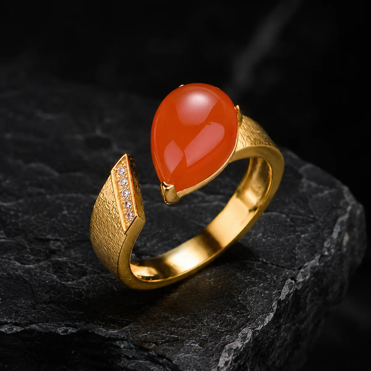 Teardrop Nanhong Agate Ring