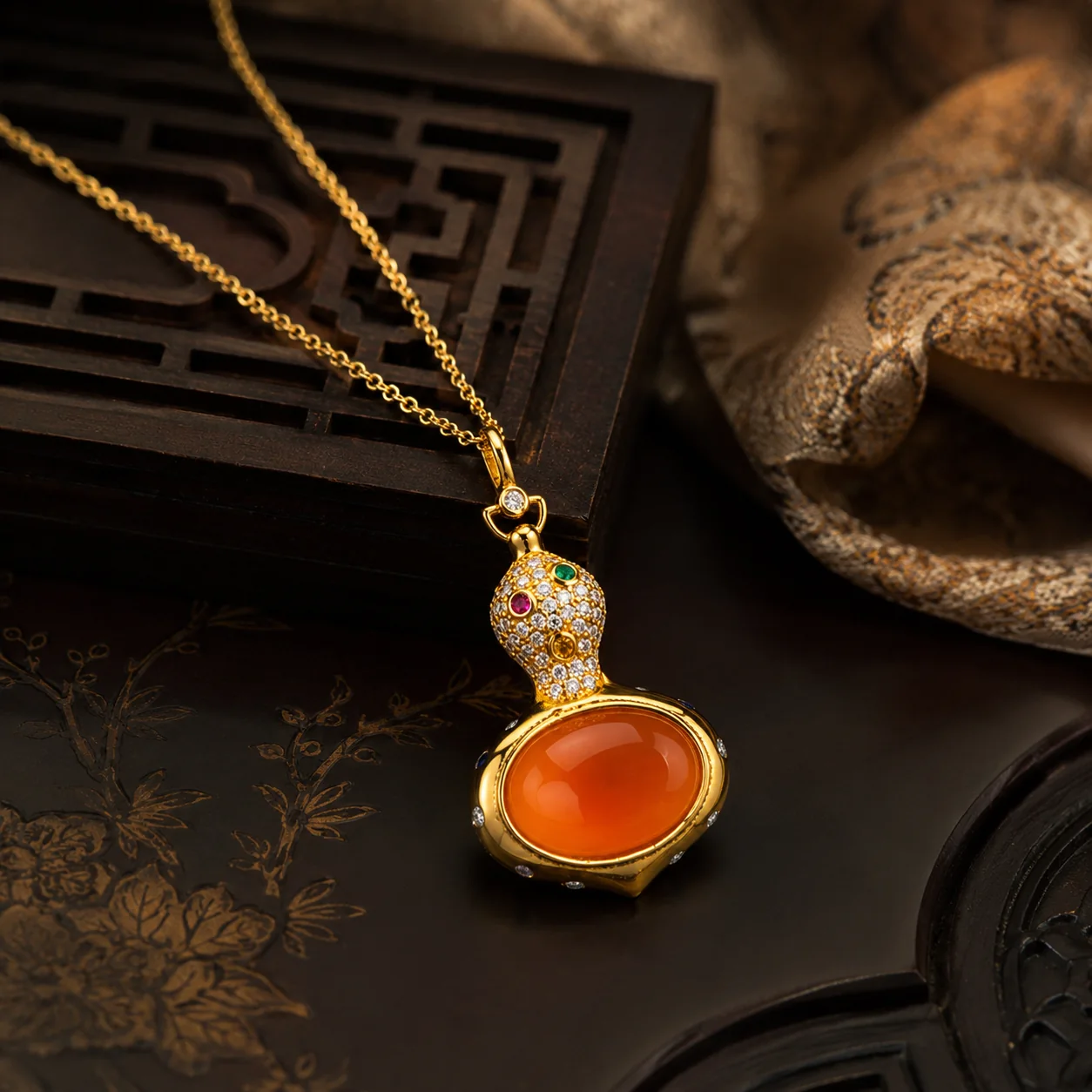 Nanhong Agate Gourd Pendant Necklace