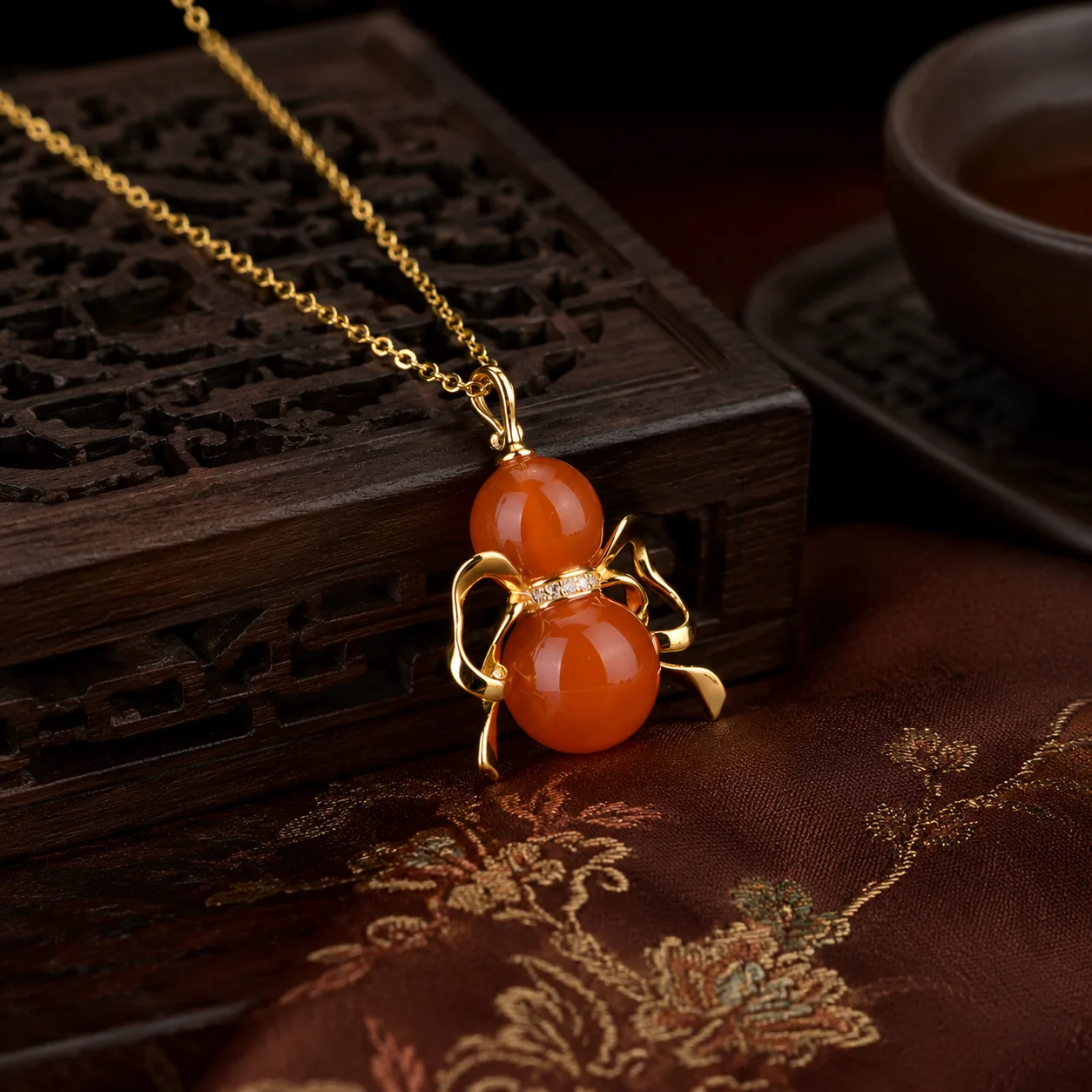 Nanhong Agate Gourd Pendant Necklace